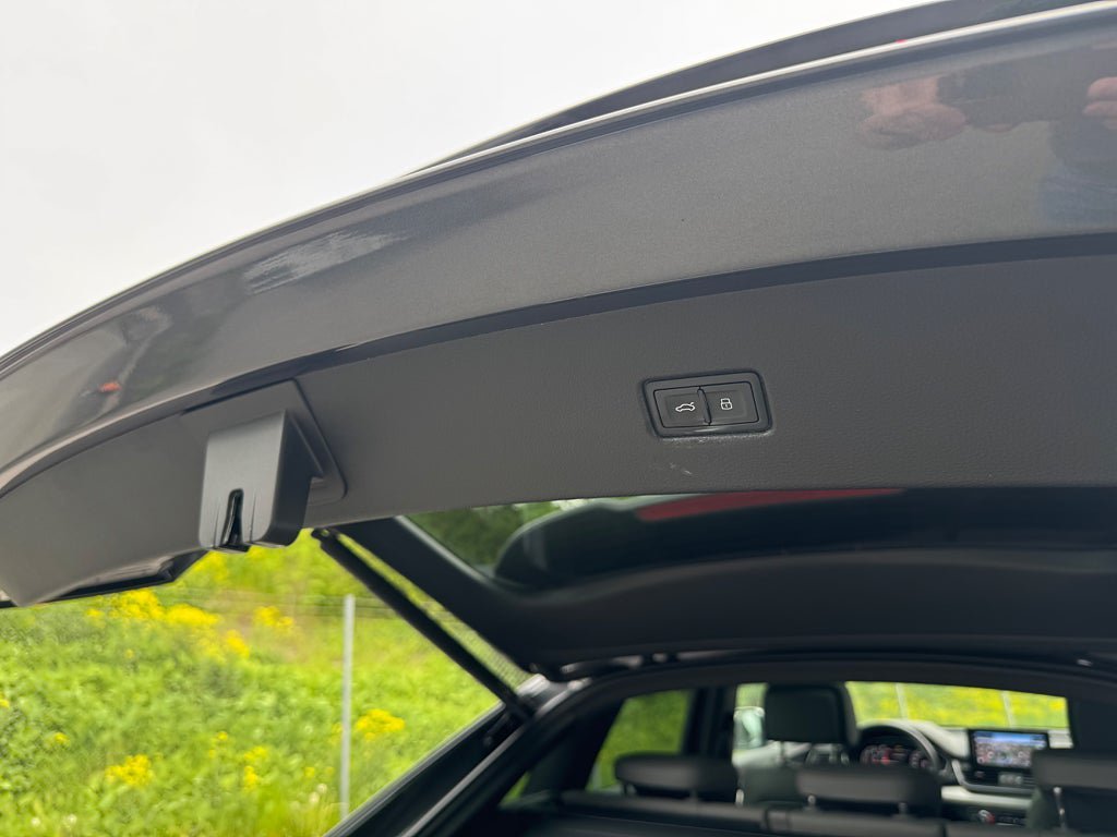 Vehicle Image 25