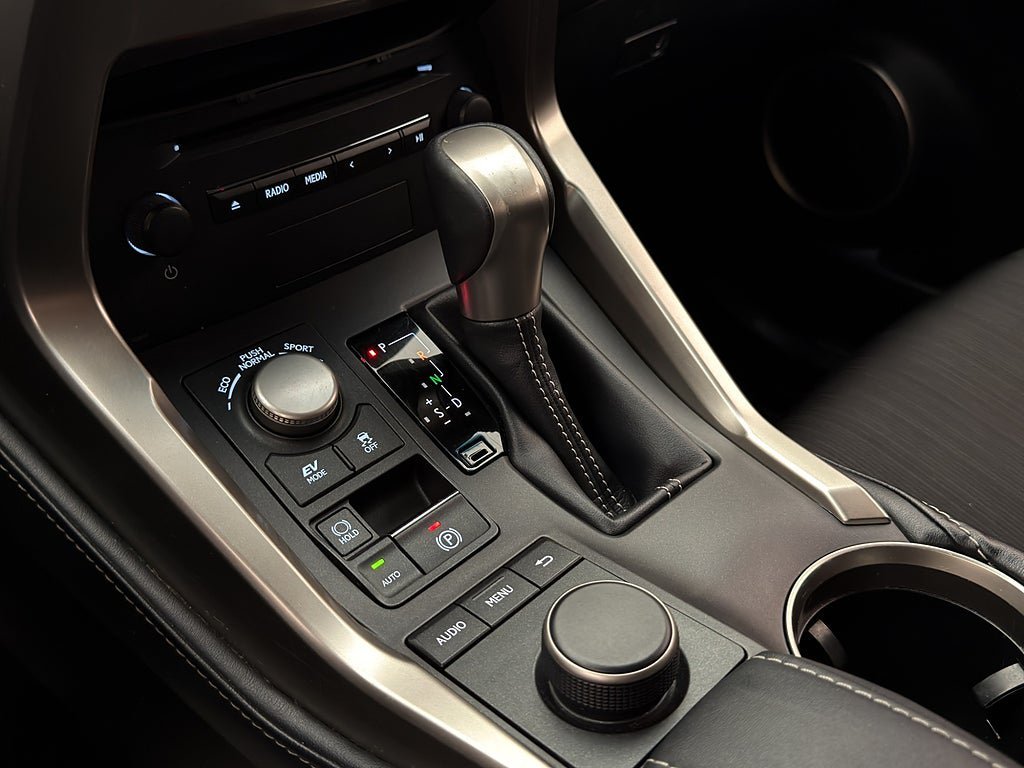Vehicle Image 23