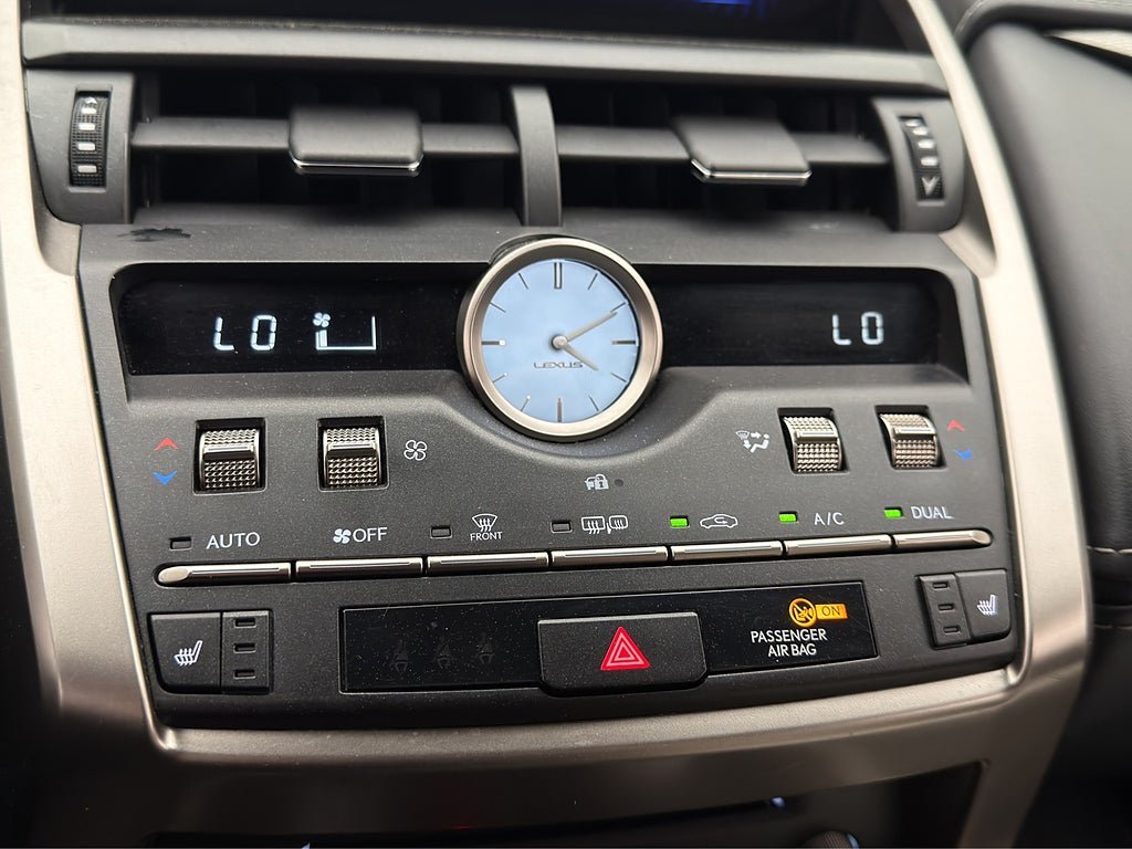 Vehicle Image 23