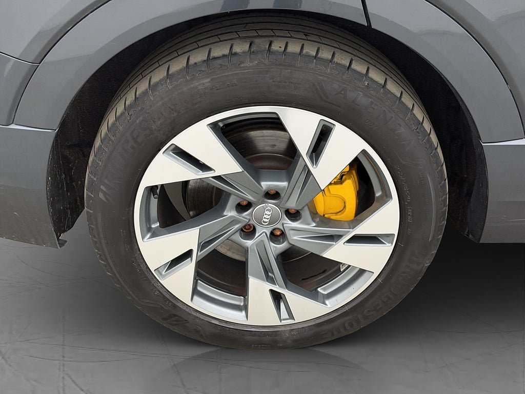 Vehicle Image 32