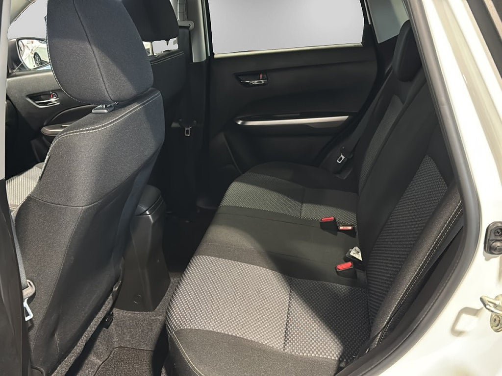 Vehicle Image 9