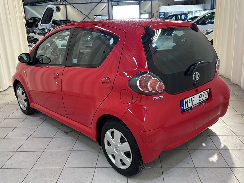 Vehicle Image 5
