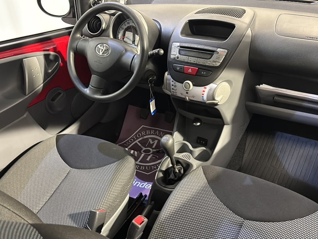 Vehicle Image 8