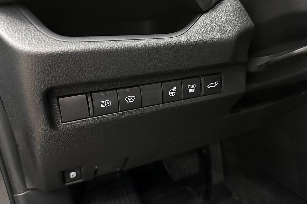 Vehicle Image 16