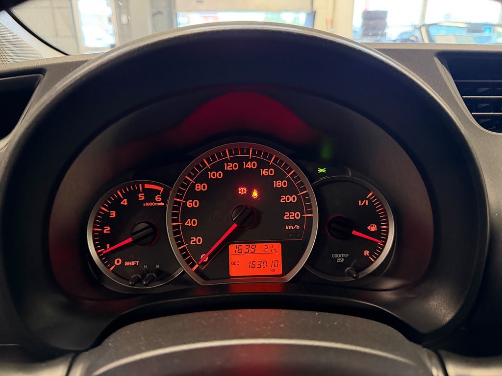 Vehicle Image 8