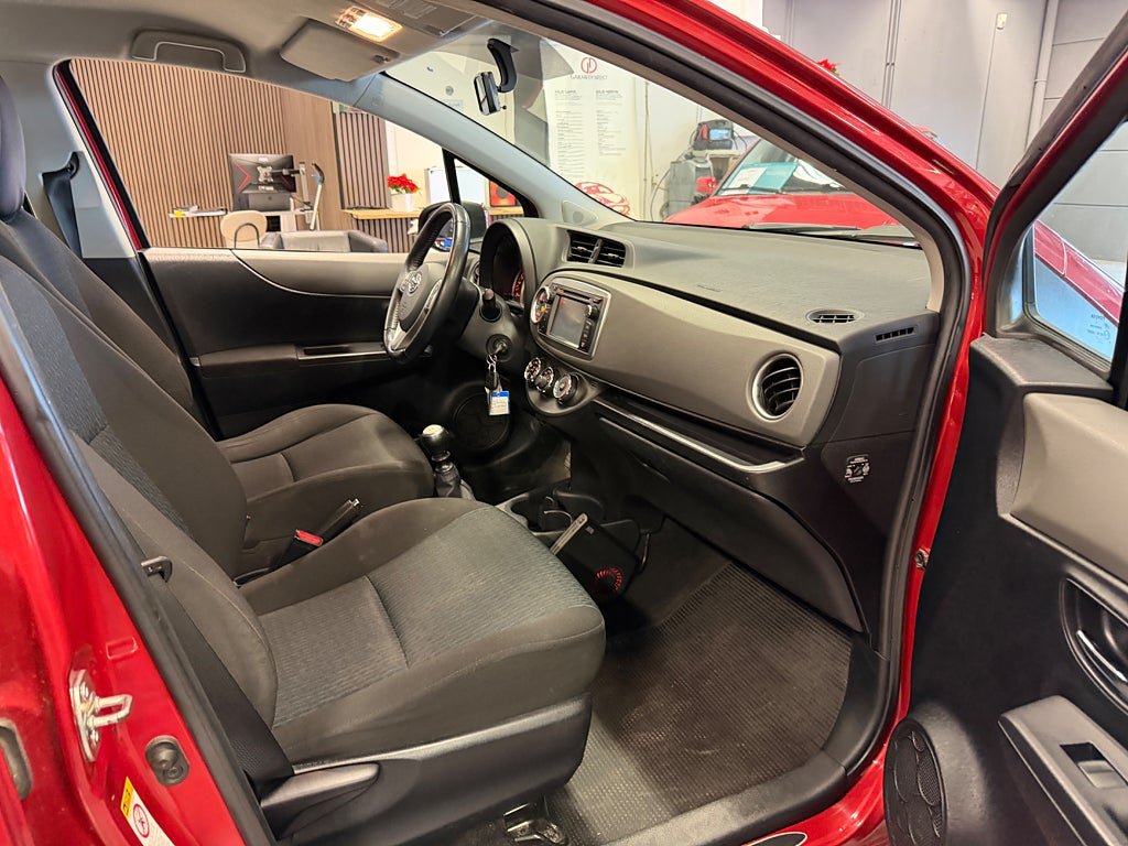 Vehicle Image 12