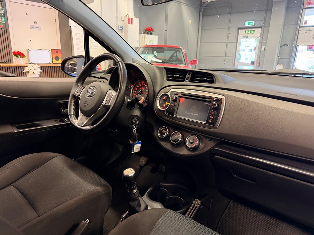 Vehicle Image 13