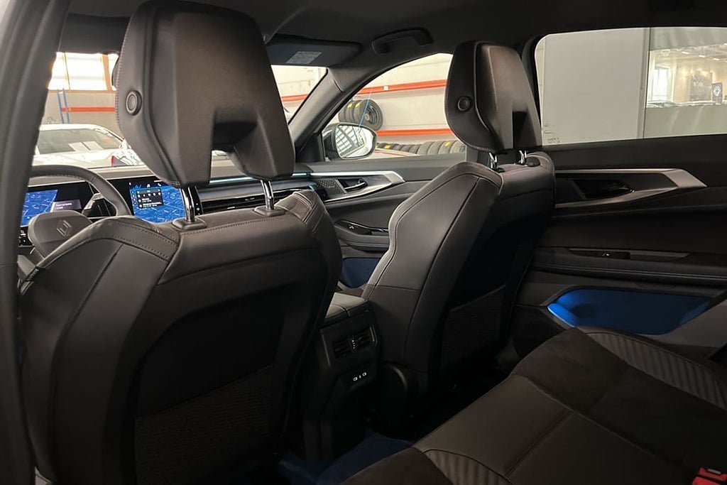 Vehicle Image 7