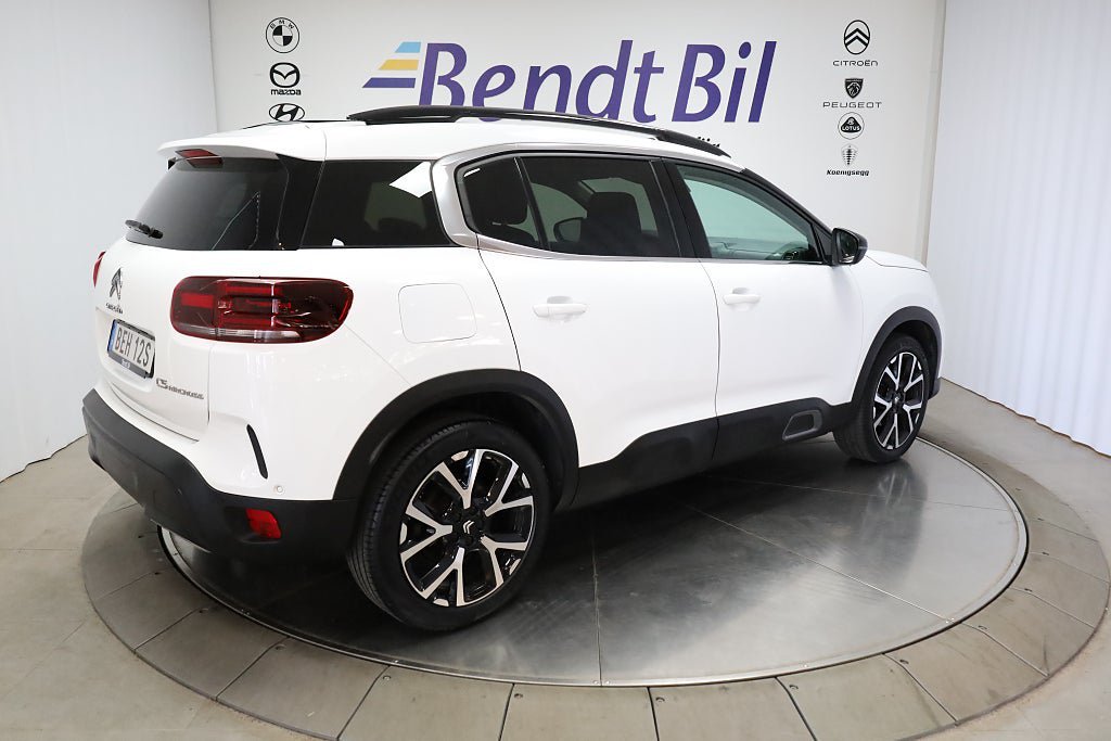 Vehicle Image 16