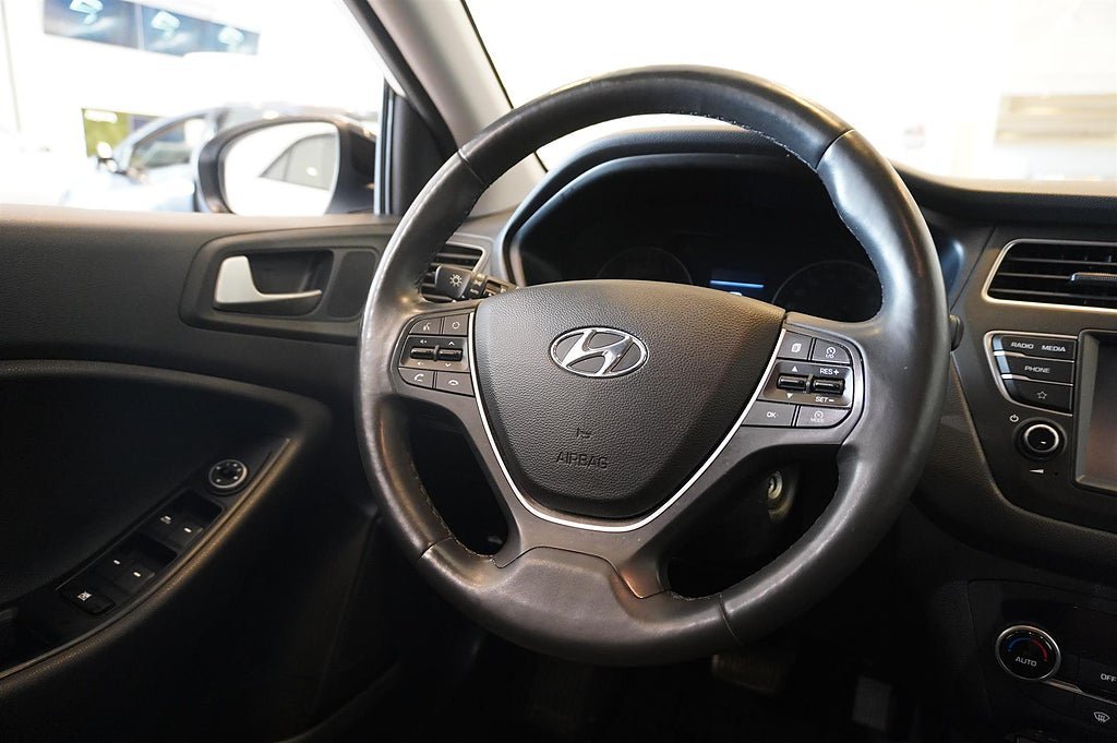 Vehicle Image 17