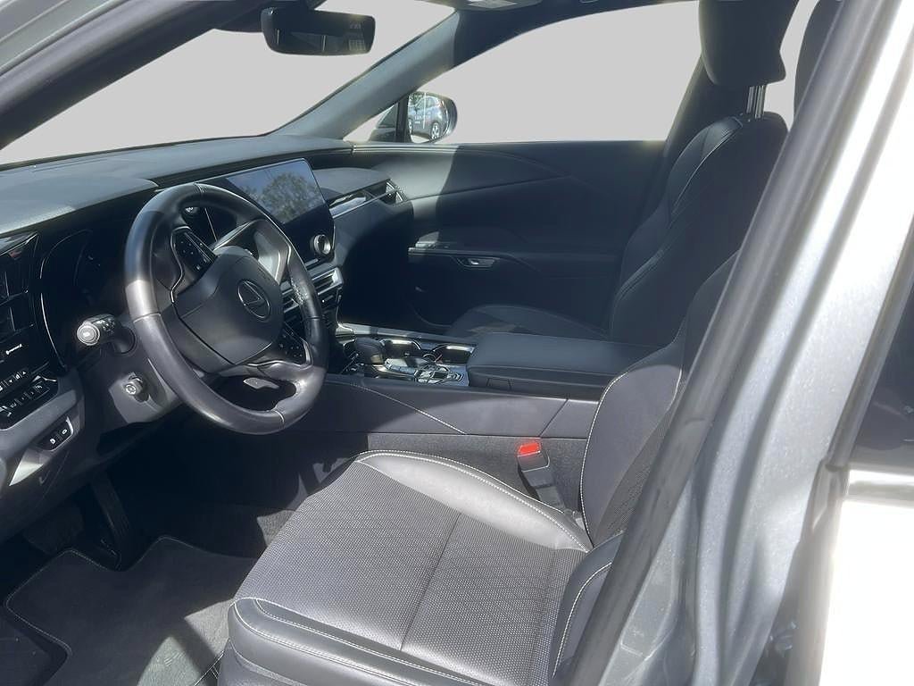 Vehicle Image 6