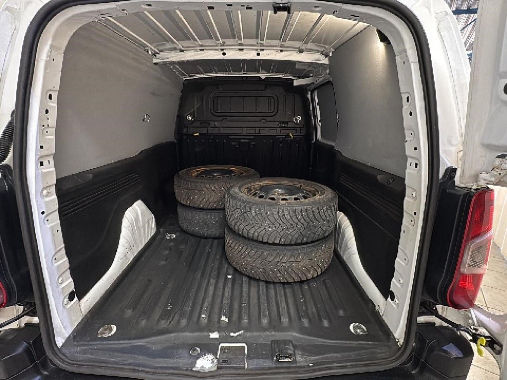 Vehicle Image 18