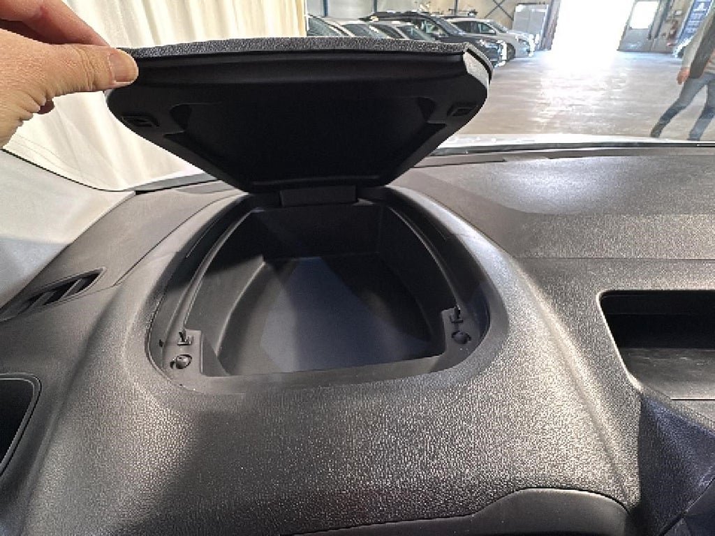 Vehicle Image 25