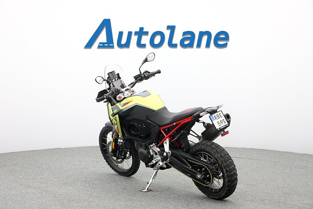 Vehicle Image 4