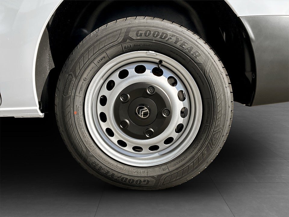 Vehicle Image 14