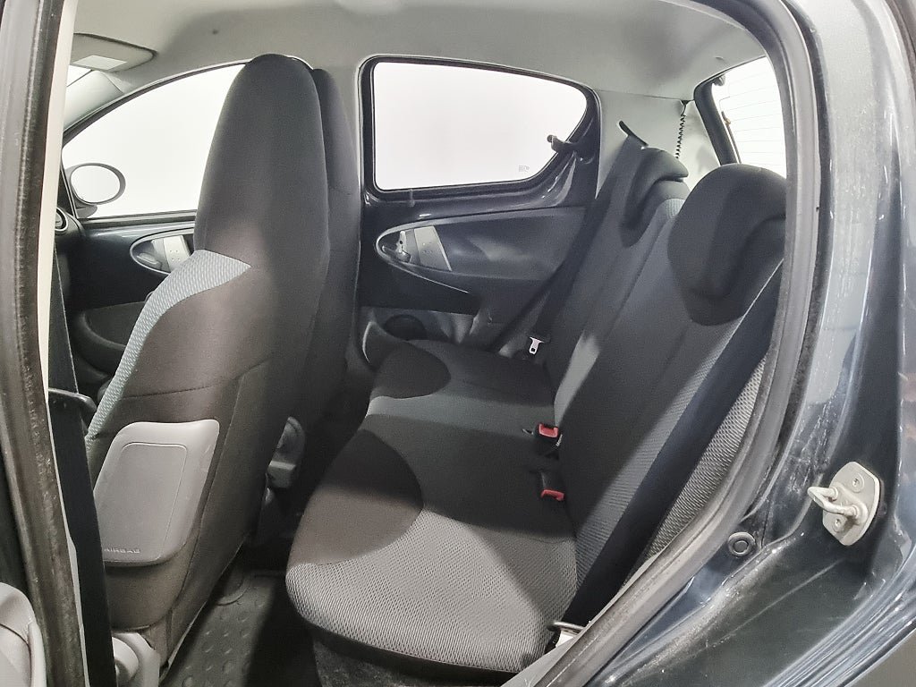 Vehicle Image 8