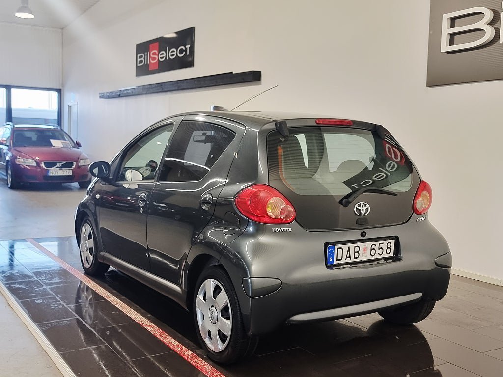 Vehicle Image 12