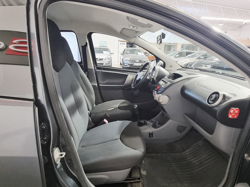 Vehicle Image 14