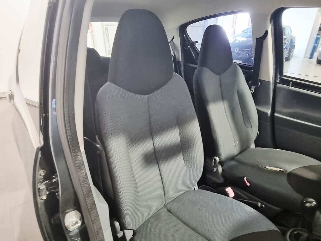 Vehicle Image 16