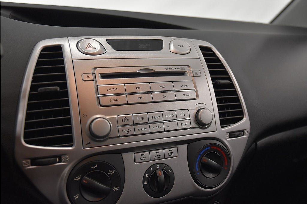 Vehicle Image 12