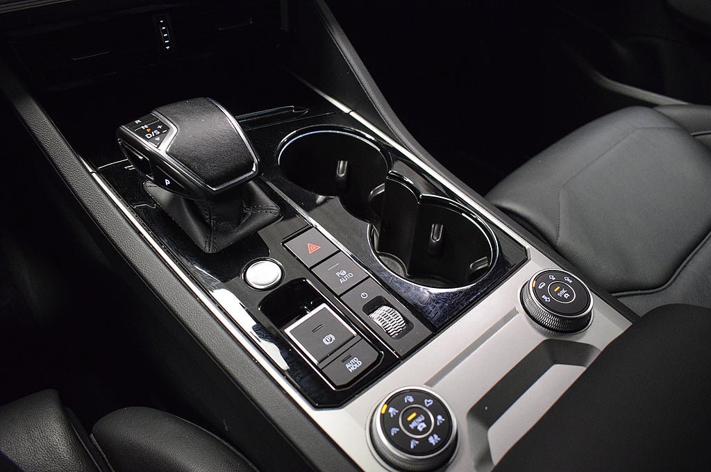 Vehicle Image 25