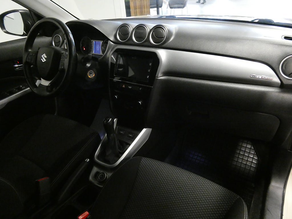 Vehicle Image 11