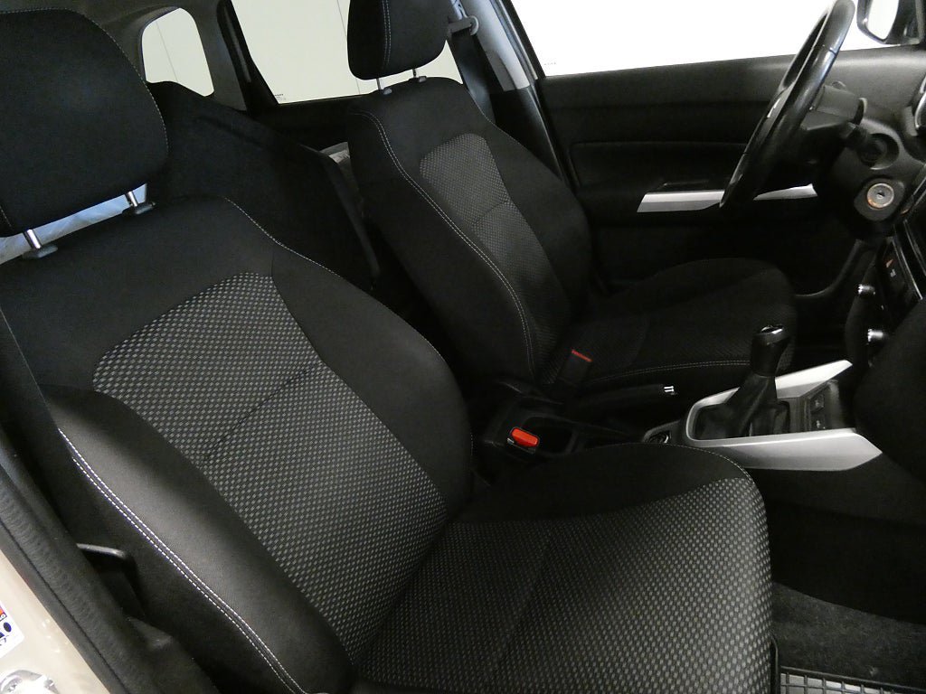Vehicle Image 12
