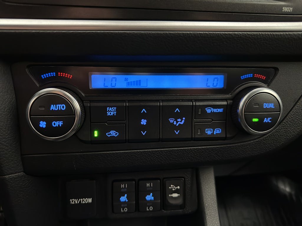 Vehicle Image 25