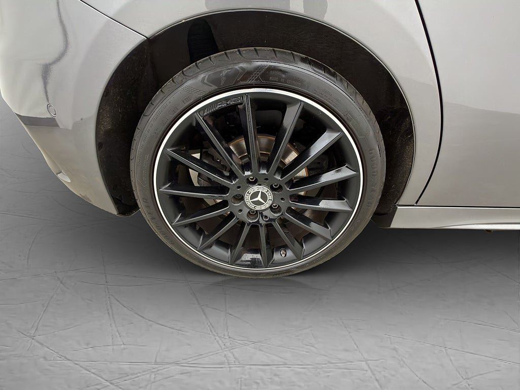 Vehicle Image 32