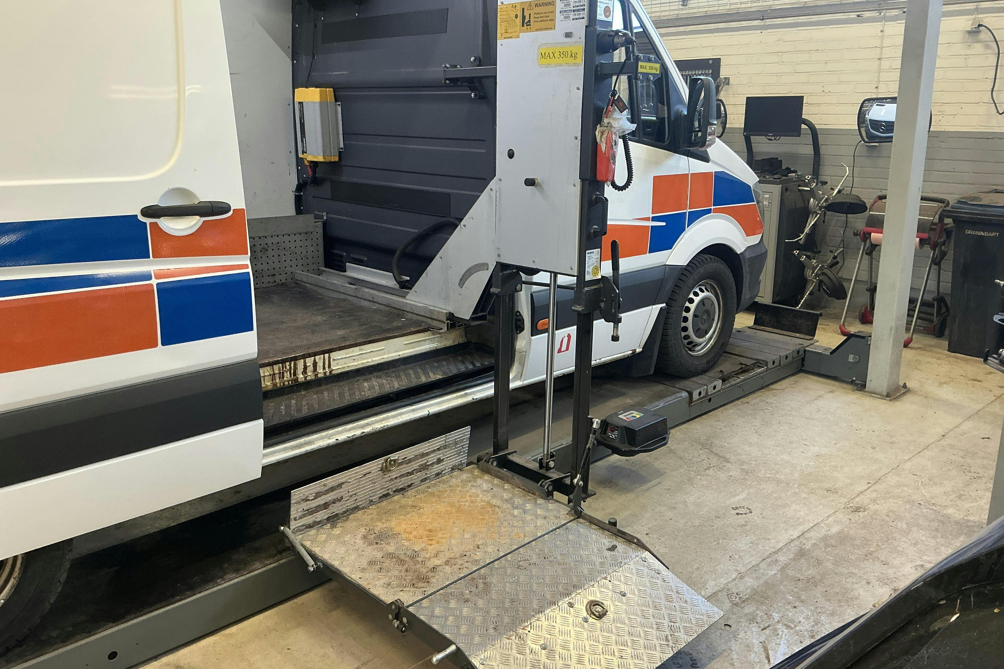 Vehicle Image 13