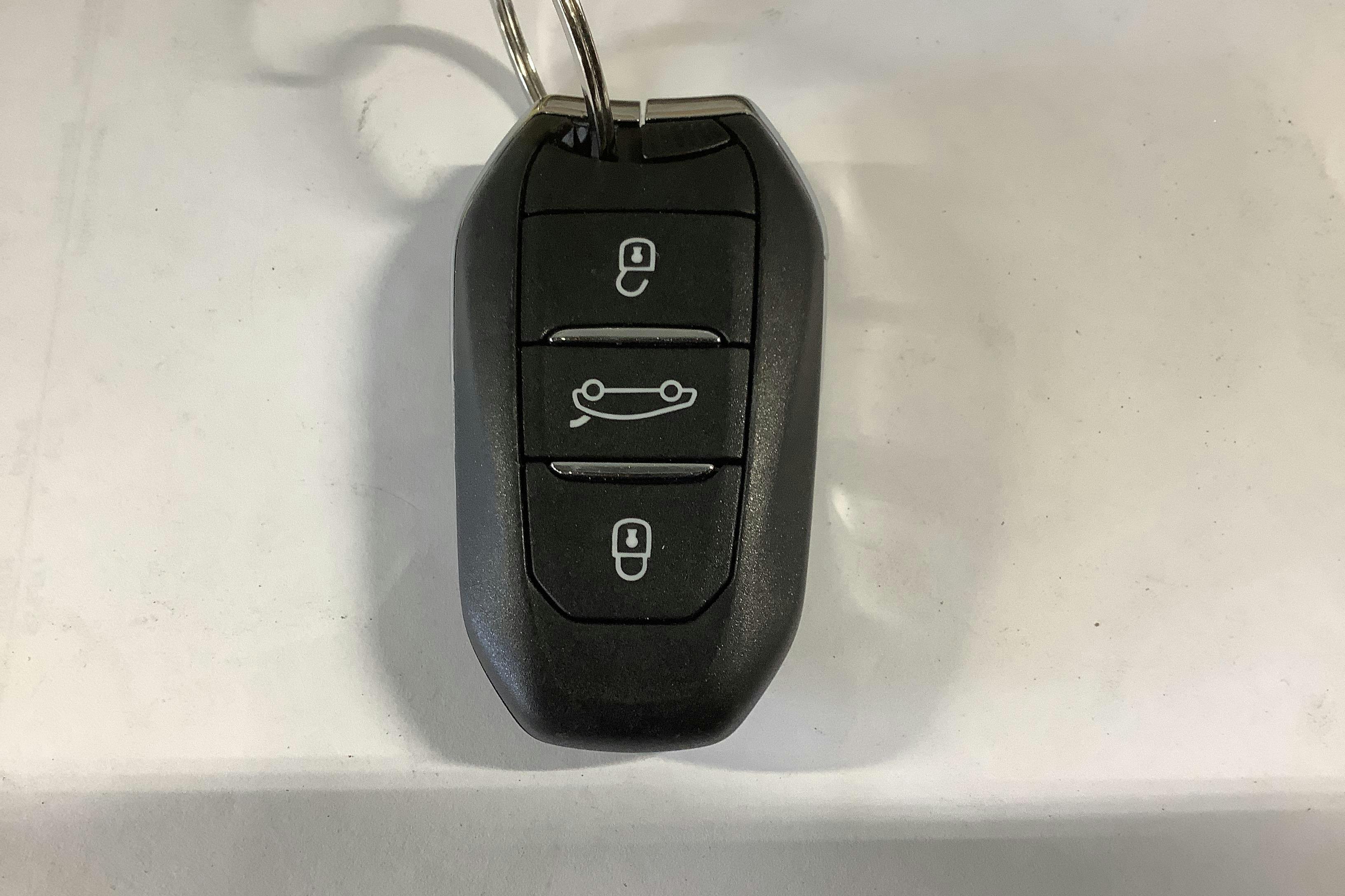 Vehicle Image 16