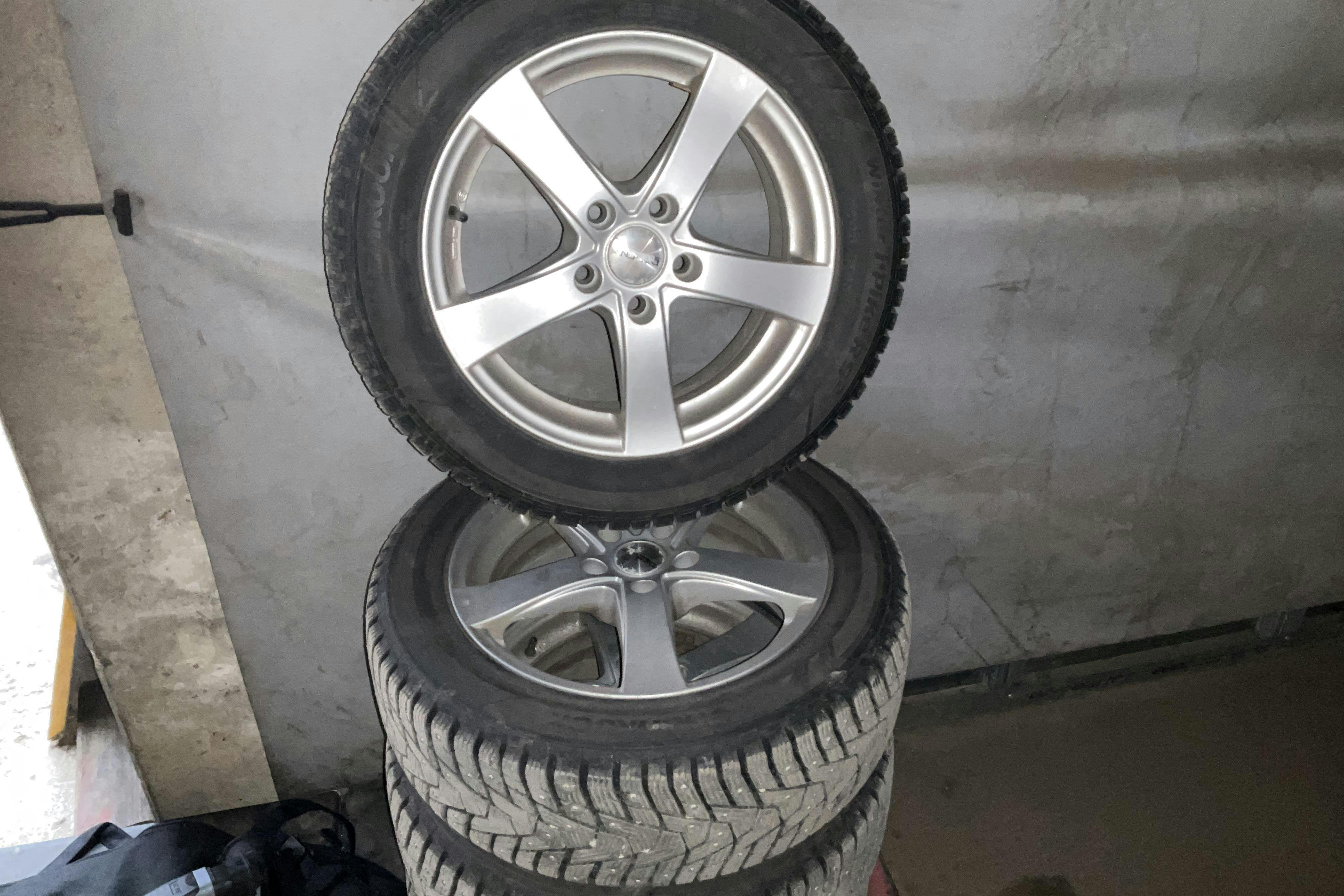 Vehicle Image 15