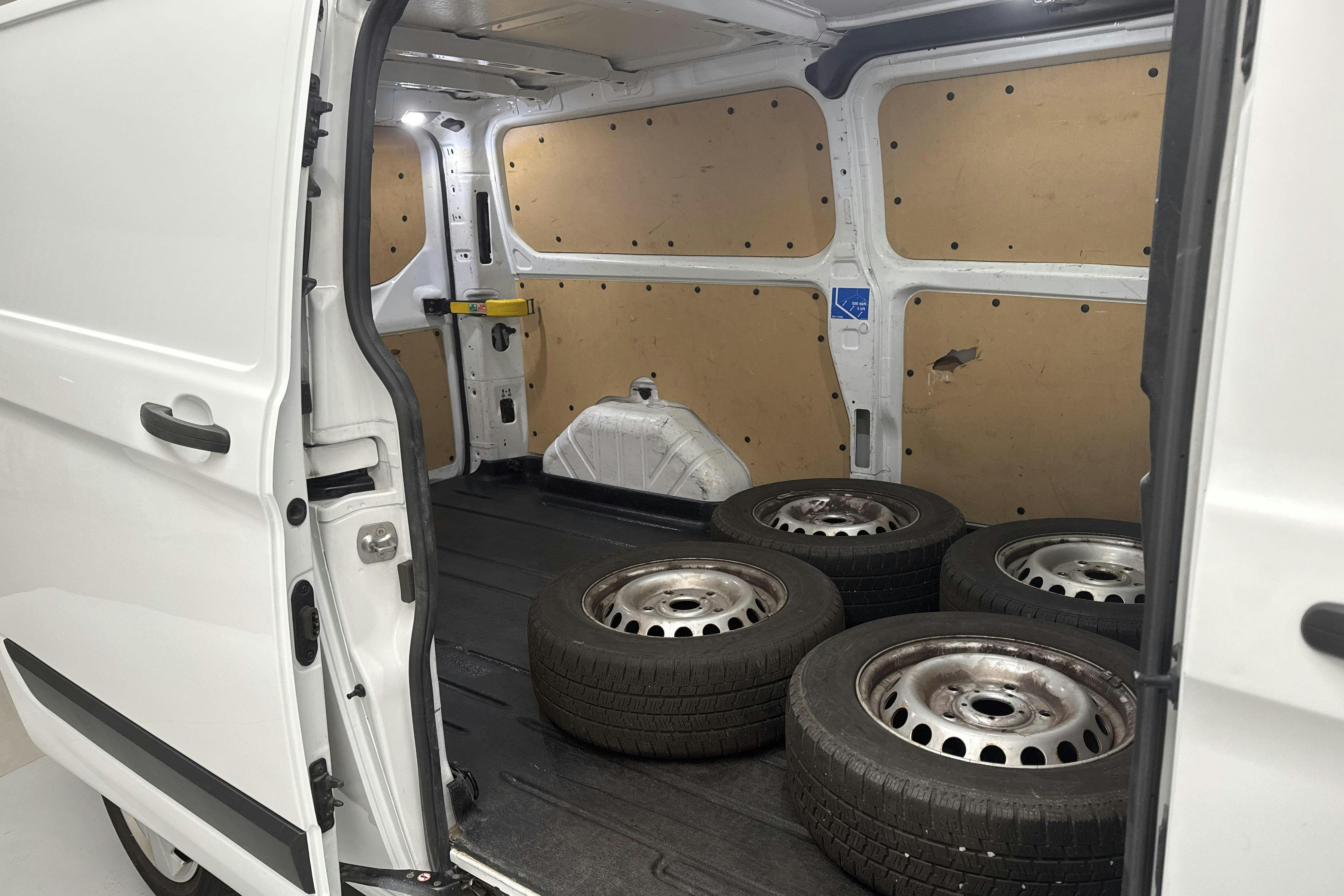 Vehicle Image 8