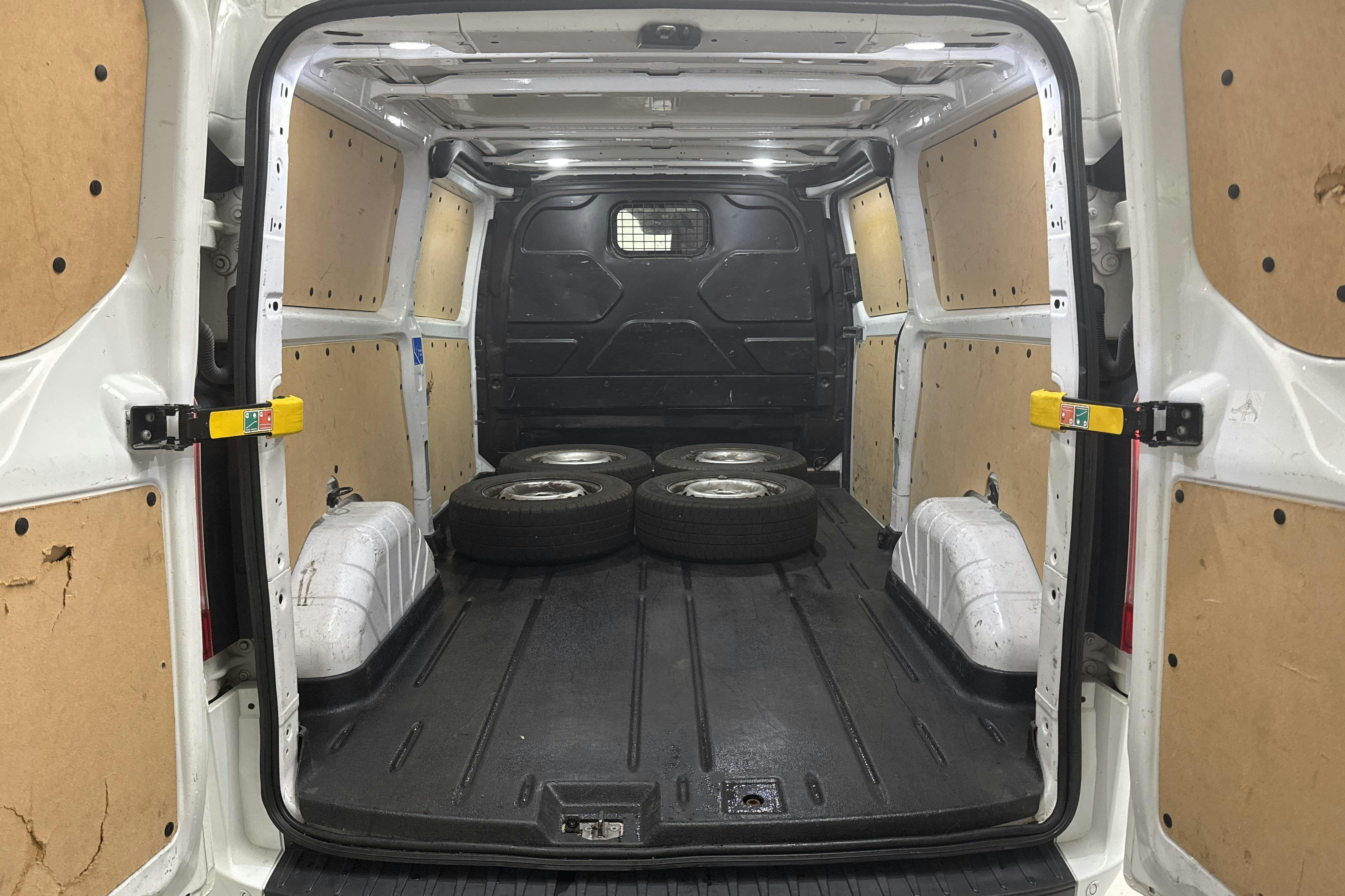 Vehicle Image 9