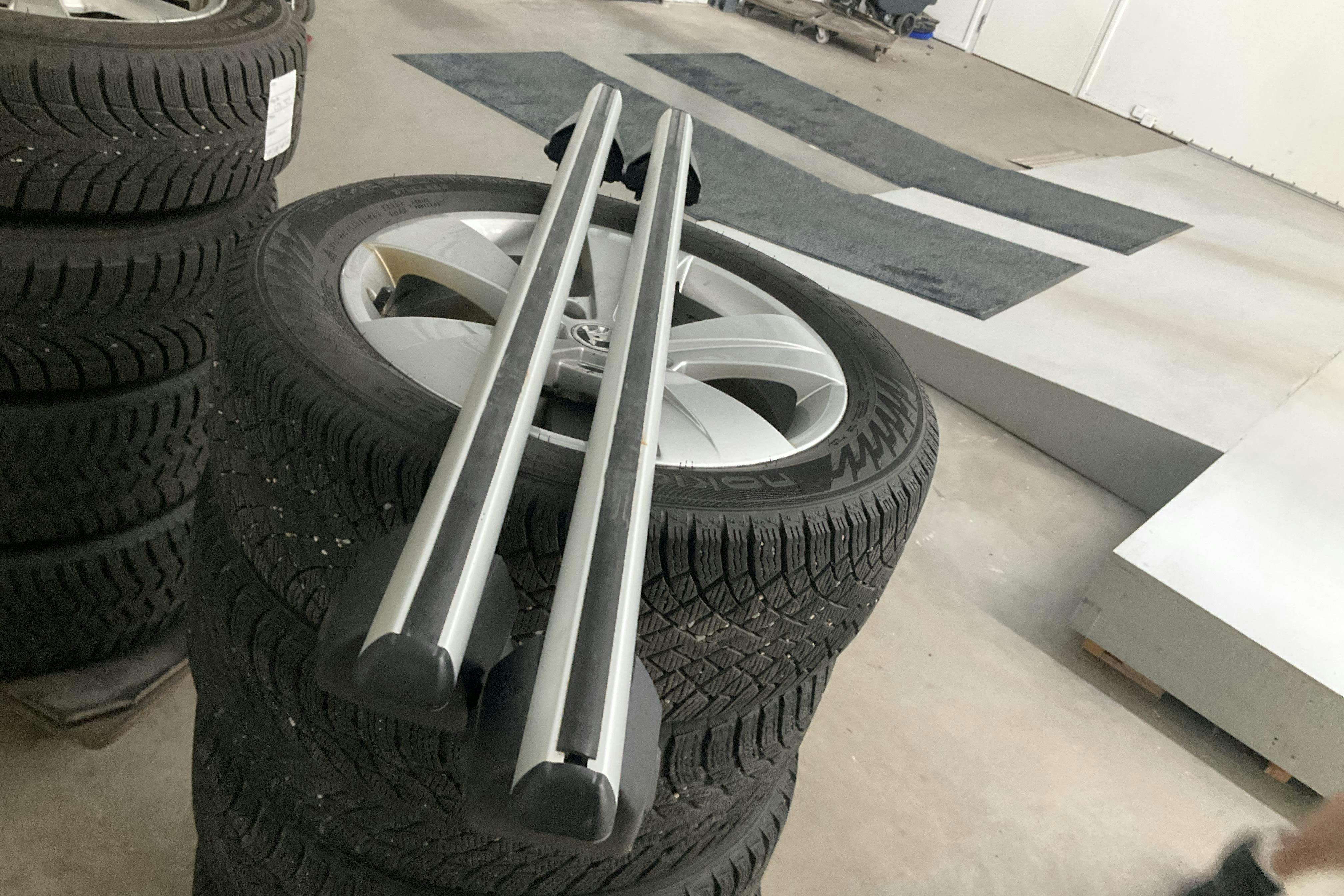Vehicle Image 12