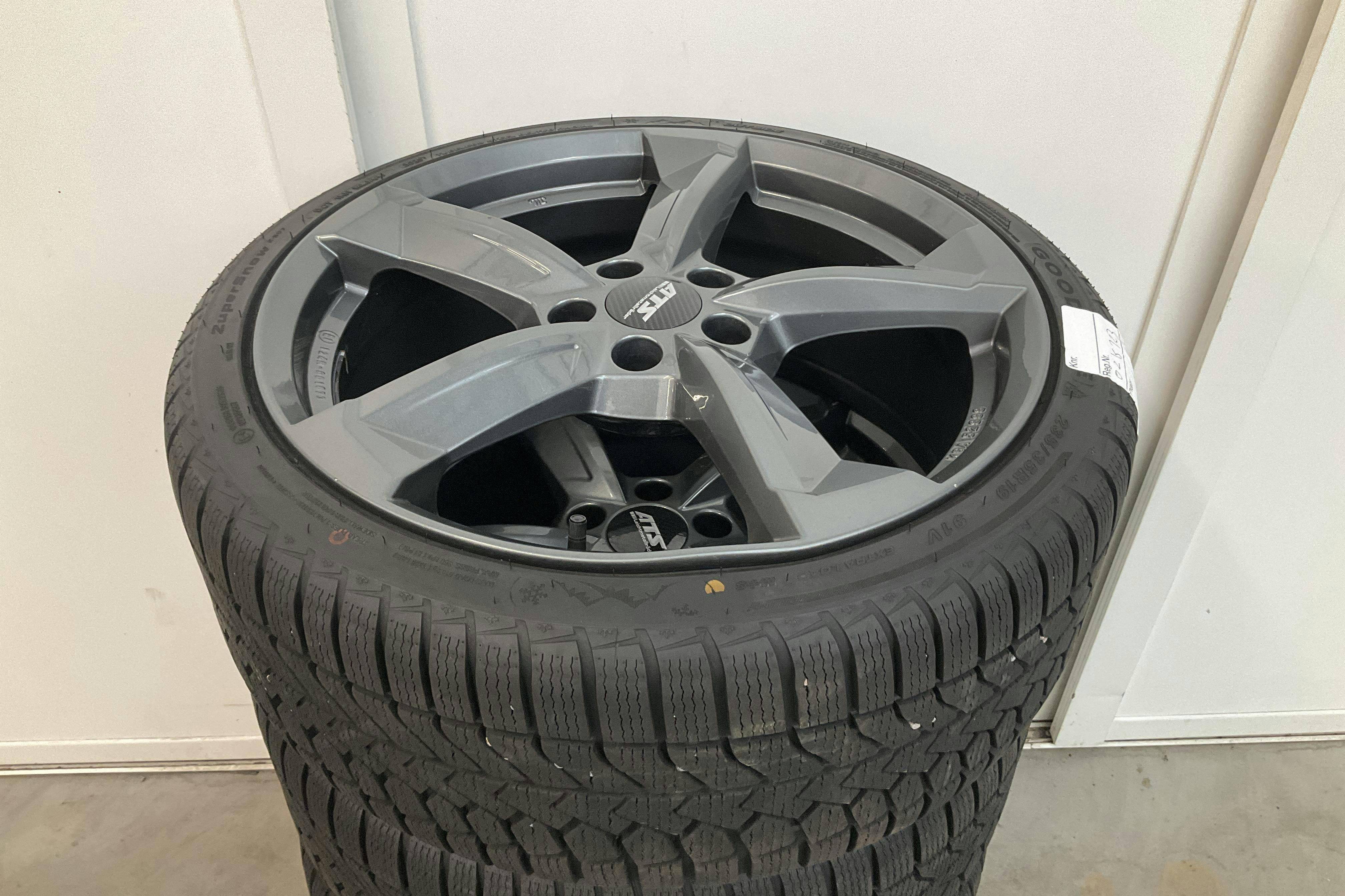 Vehicle Image 14