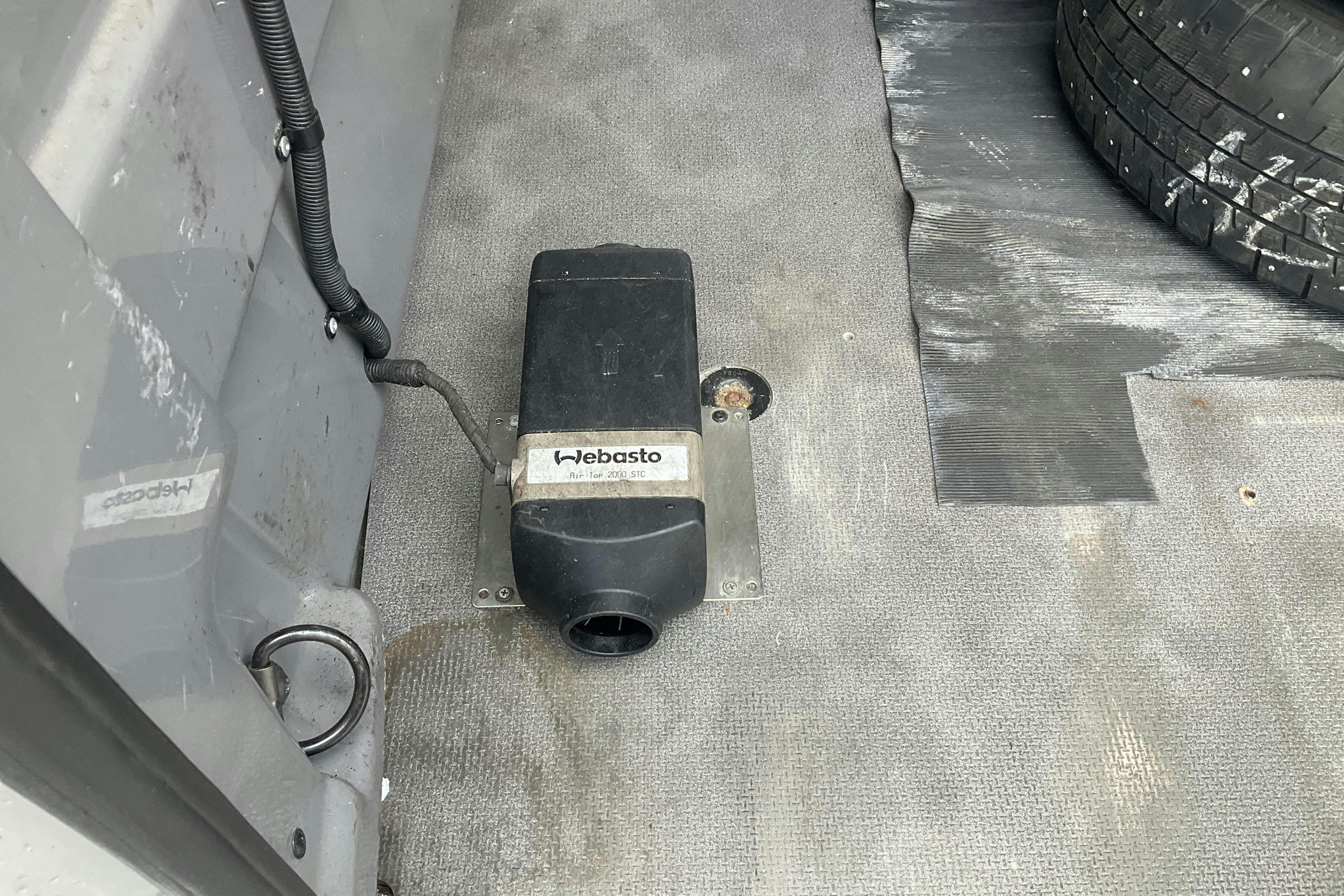 Vehicle Image 16