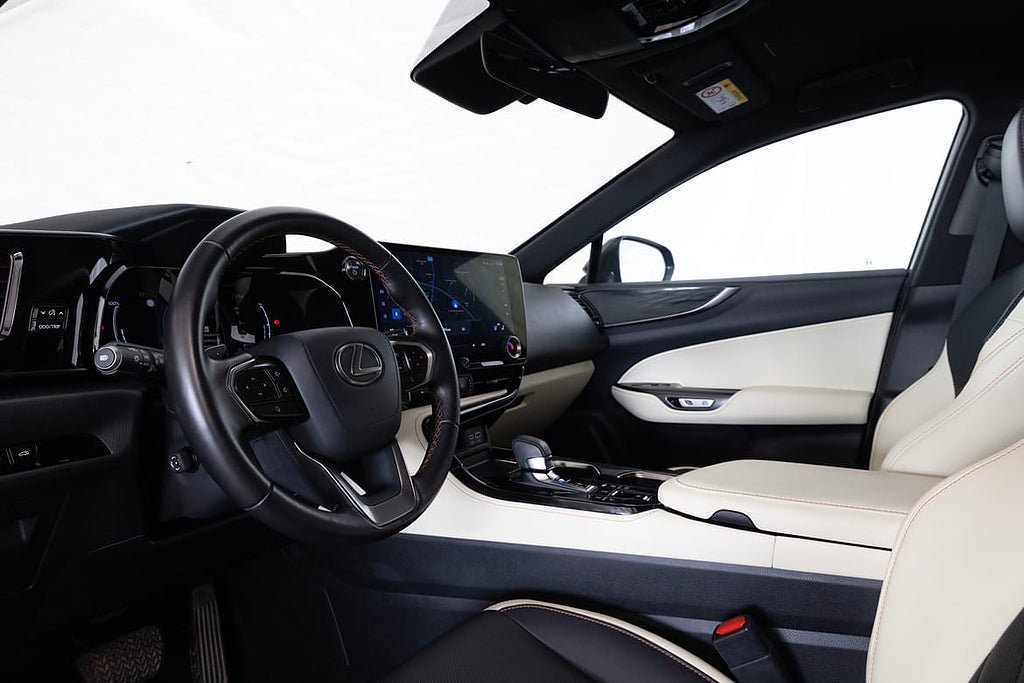 Vehicle Image 16