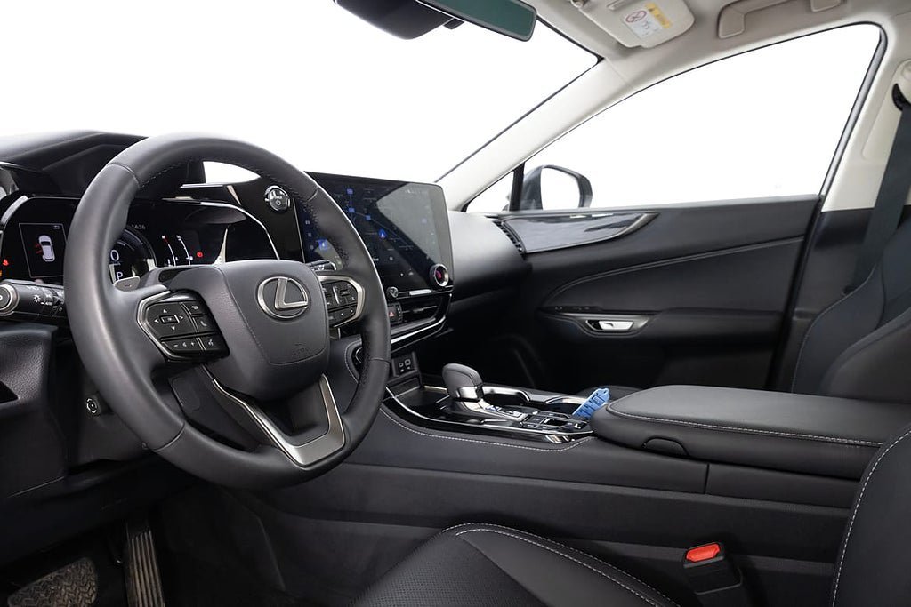 Vehicle Image 16