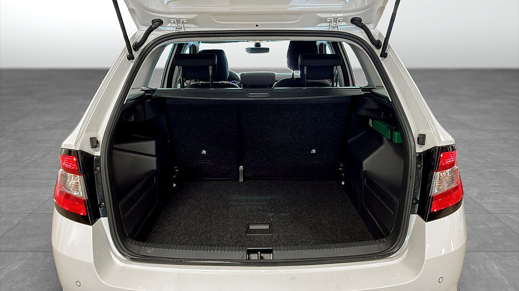 Vehicle Image 12