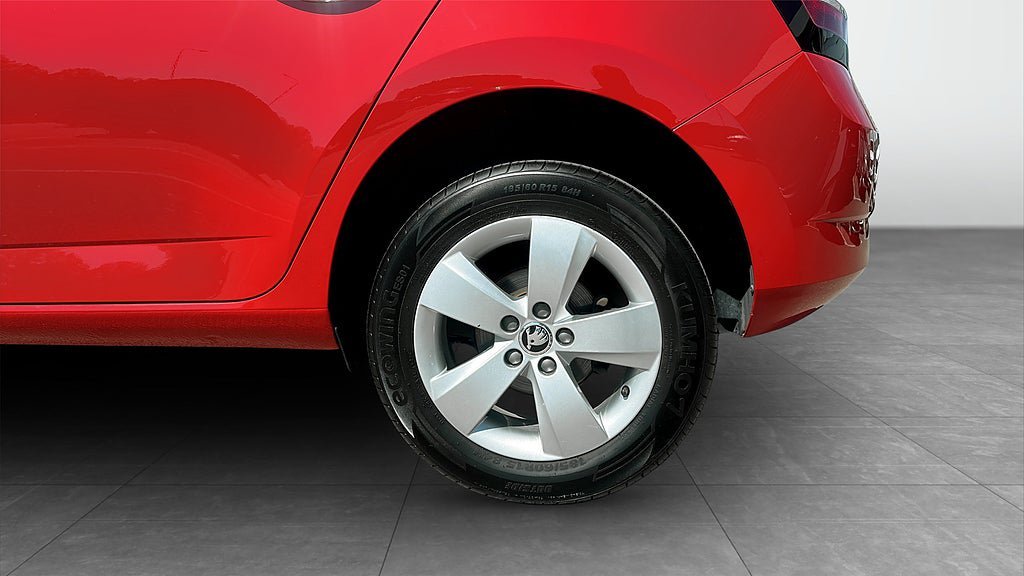 Vehicle Image 6