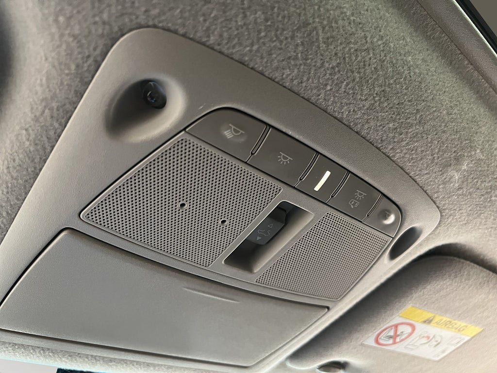 Vehicle Image 32