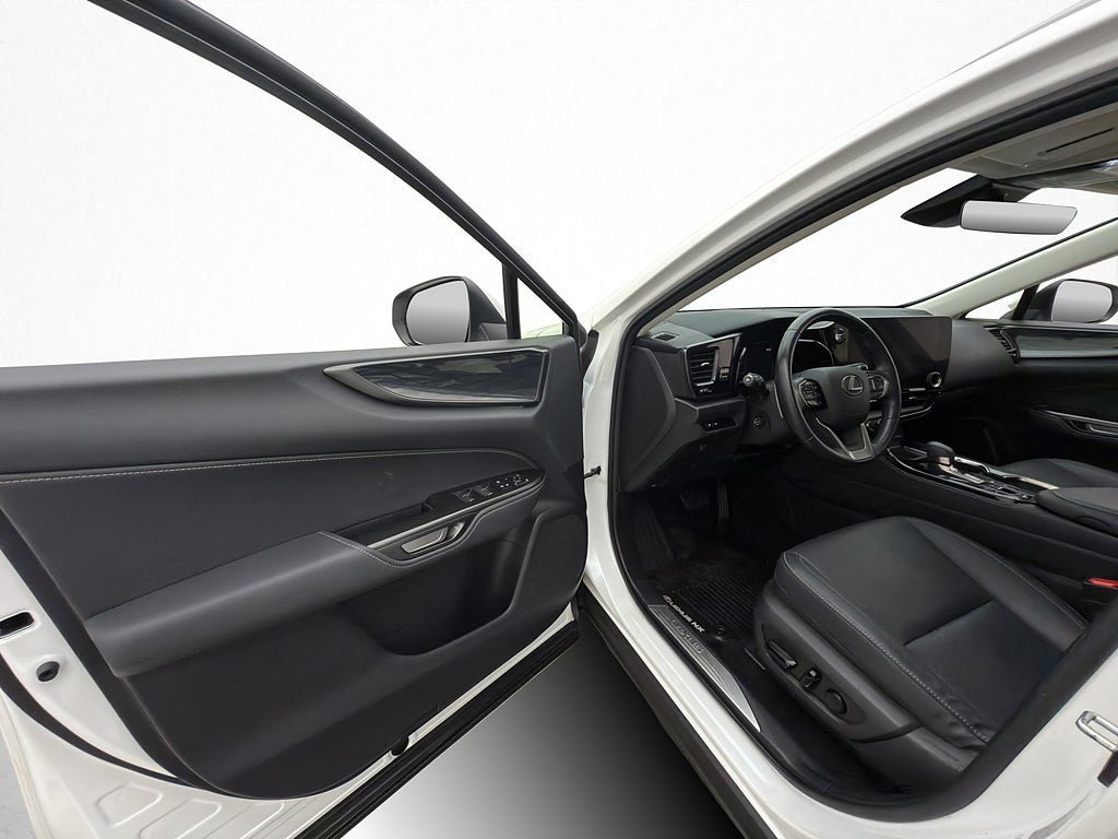 Vehicle Image 12