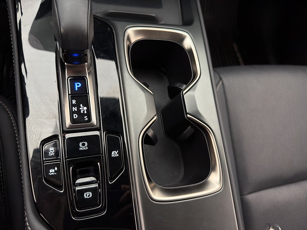 Vehicle Image 25