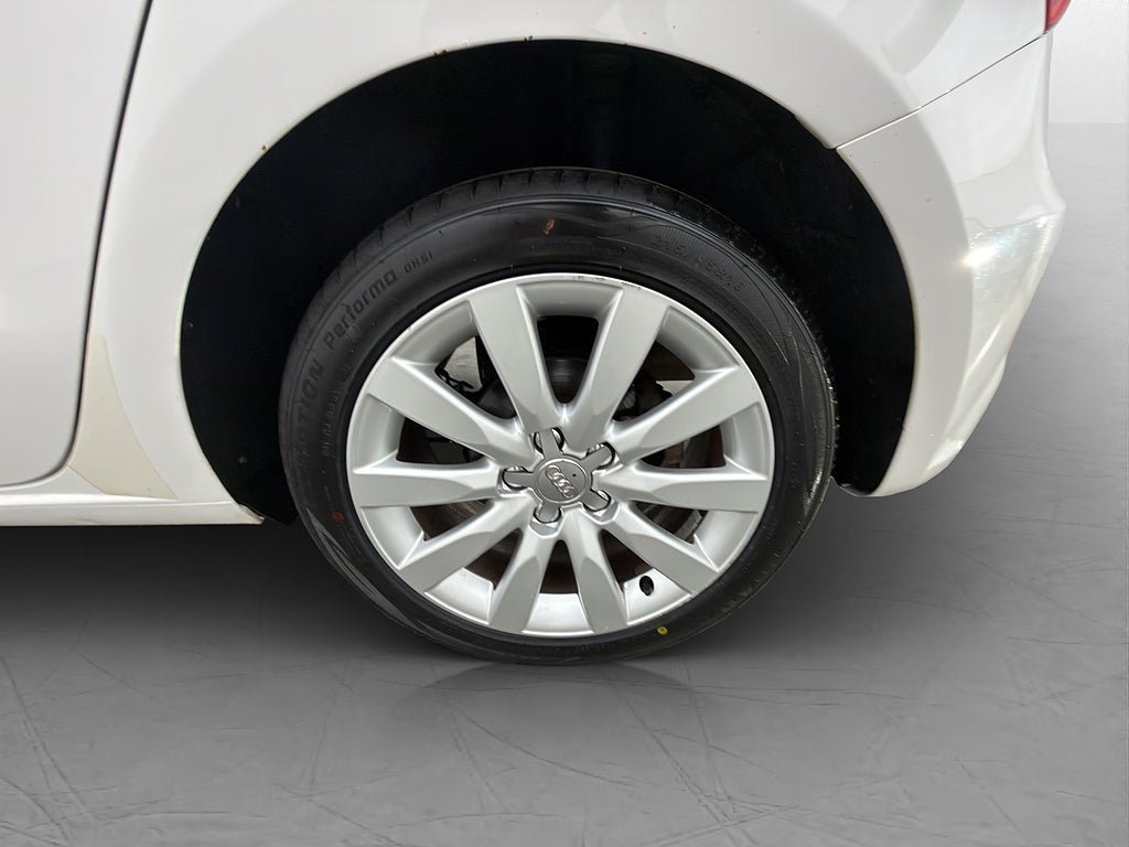 Vehicle Image 25