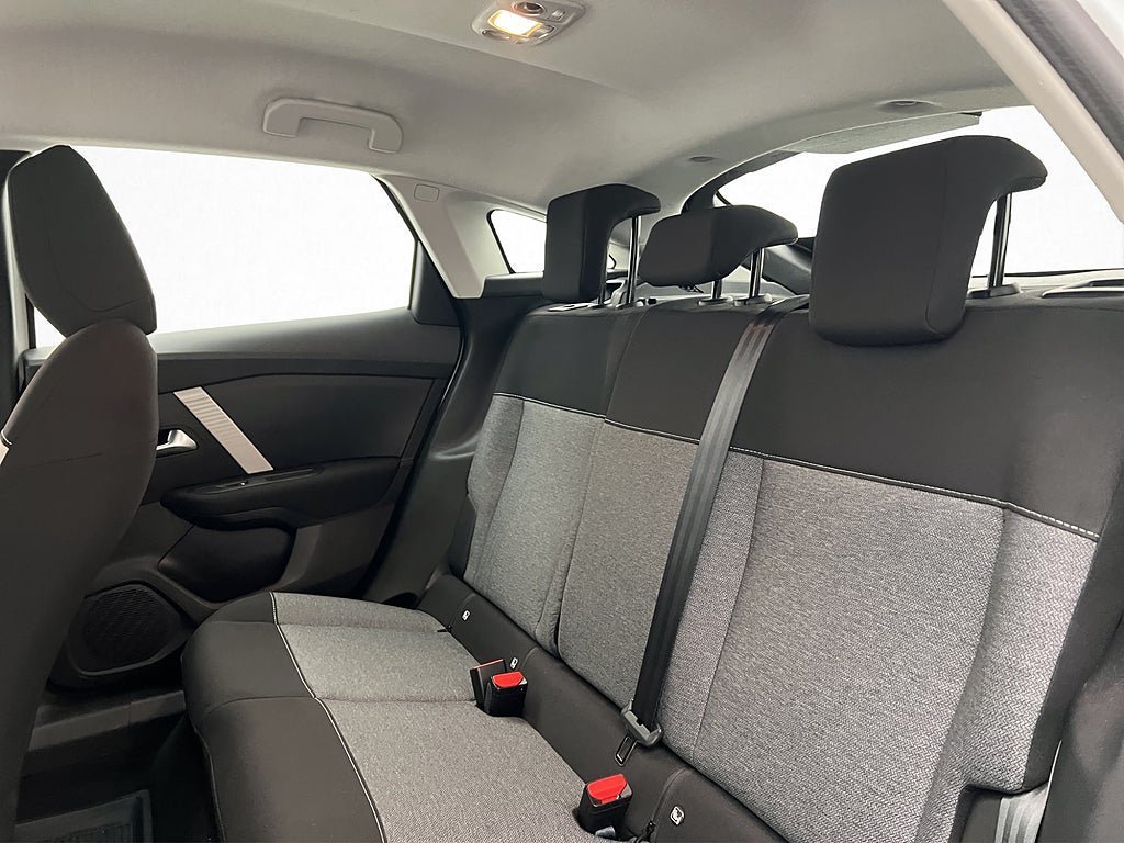 Vehicle Image 25