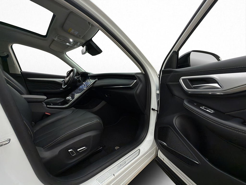 Vehicle Image 16
