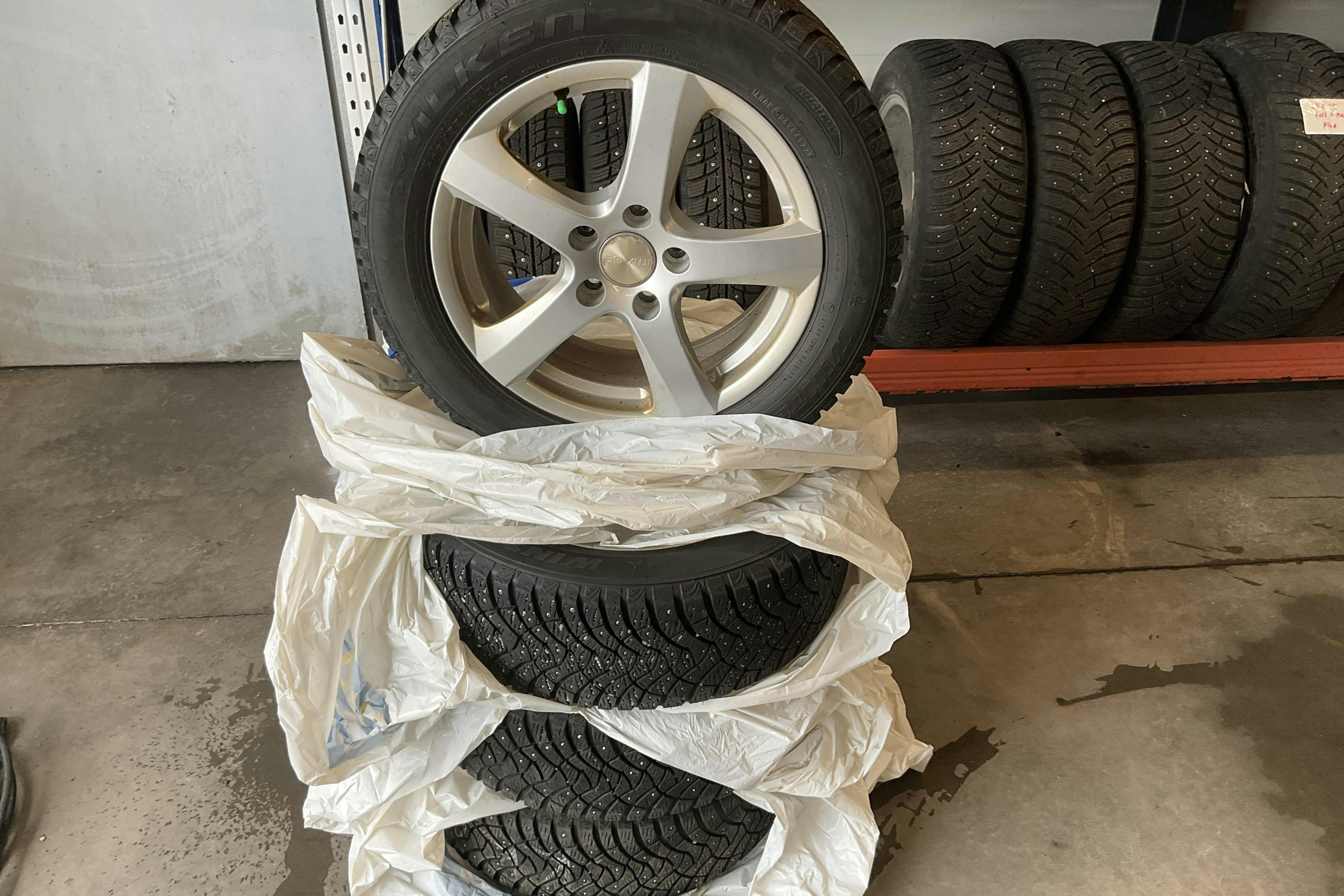 Vehicle Image 13