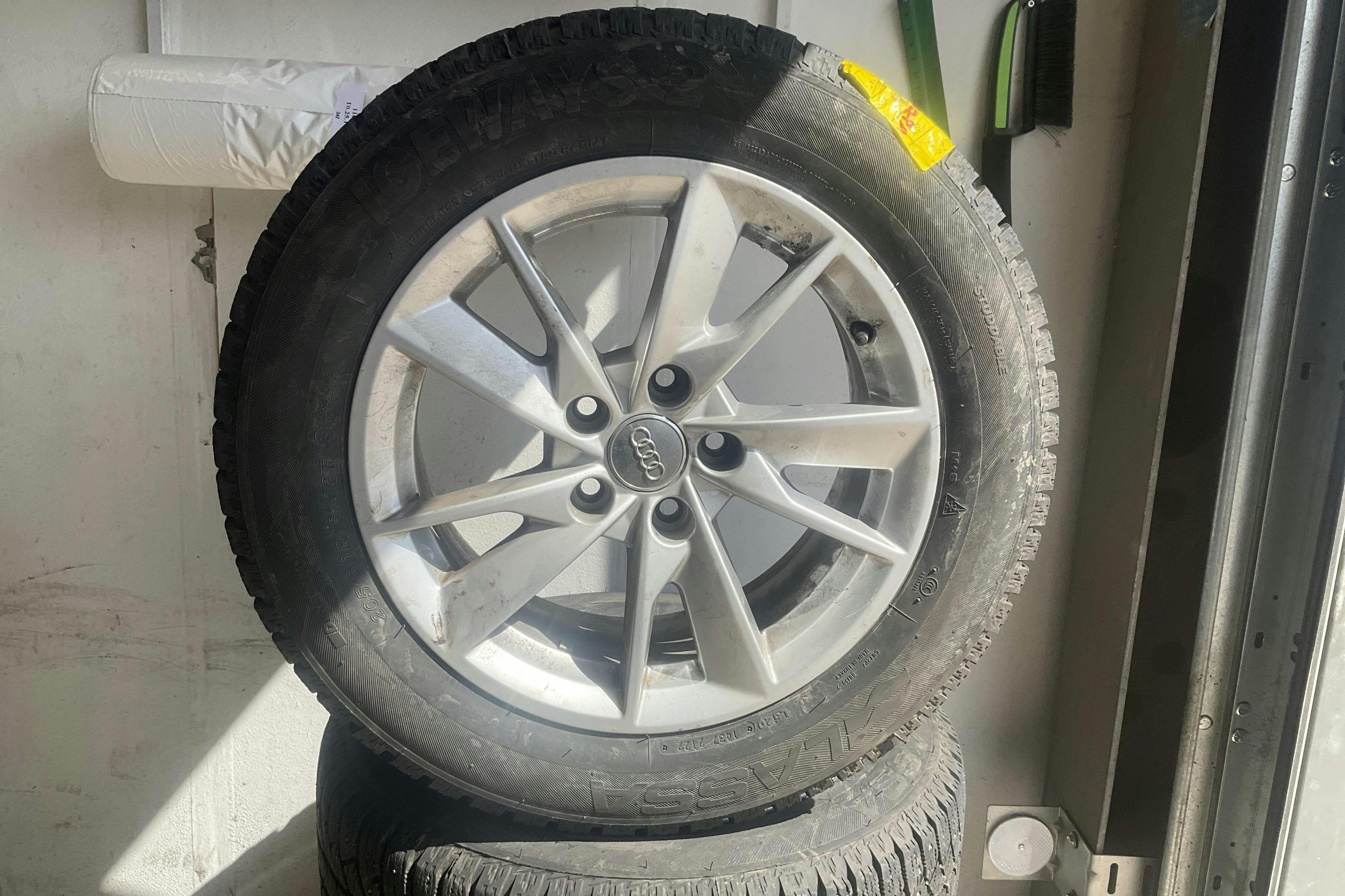 Vehicle Image 14