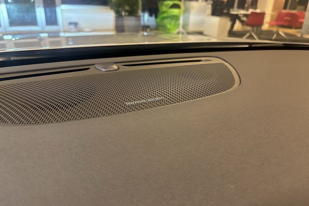 Vehicle Image 25